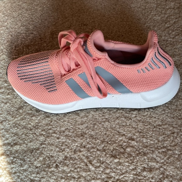 Adidas 👟 - Picture 2 of 3